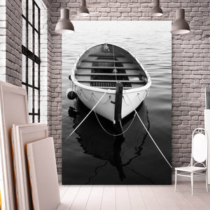 Aluminiumbild Verlassenes Boot im Wasser Hochformat