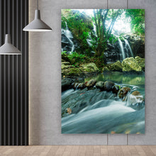 Lade das Bild in den Galerie-Viewer, Aluminiumbild Wasserfall im Regenwald Hochformat
