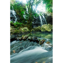 Lade das Bild in den Galerie-Viewer, Poster Wasserfall im Regenwald Hochformat
