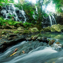 Lade das Bild in den Galerie-Viewer, Spannrahmenbild Wasserfall im Regenwald Quadrat
