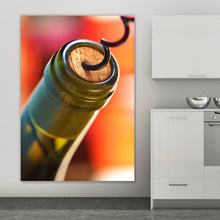Lade das Bild in den Galerie-Viewer, Aluminiumbild Weinflasche mit Korkenzieher Hochformat
