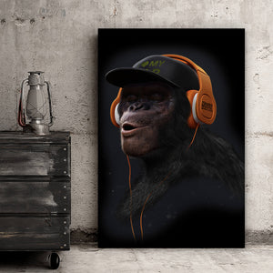Acrylglasbild Affe mit orangenen Kopfhörern Hochformat