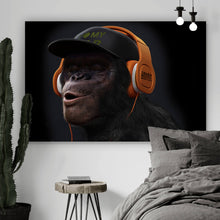 Lade das Bild in den Galerie-Viewer, Spannrahmenbild Affe mit orangenen Kopfhörern Querformat
