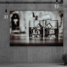 Lade das Bild in den Galerie-Viewer, Acrylglasbild Whiskeygläser Schwarz Weiß Querformat
