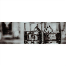 Lade das Bild in den Galerie-Viewer, Acrylglasbild Whiskeygläser Schwarz Weiß Panorama
