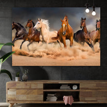 Lade das Bild in den Galerie-Viewer, Poster Wildpferde im Sandsturm Querformat
