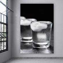 Lade das Bild in den Galerie-Viewer, Acrylglasbild Wodka mit Eis Hochformat
