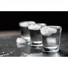Lade das Bild in den Galerie-Viewer, Acrylglasbild Wodka mit Eis Querformat
