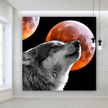 Lade das Bild in den Galerie-Viewer, Aluminiumbild gebürstet Wolf mit Blutmond Quadrat
