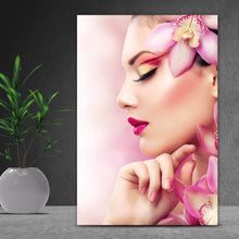 Lade das Bild in den Galerie-Viewer, Aluminiumbild gebürstet Wunderschöne Frau mit Orchideenblüten Hochformat
