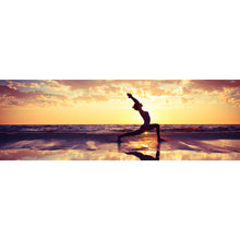 Lade das Bild in den Galerie-Viewer, Leinwandbild Yoga am Strand bei Sonnenuntergang Panorama
