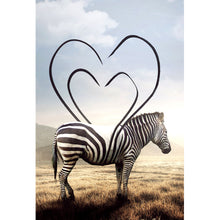 Lade das Bild in den Galerie-Viewer, Aluminiumbild Zebra mit Herzstreifen Hochformat

