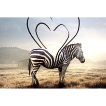 Lade das Bild in den Galerie-Viewer, Leinwandbild Zebra mit Herzstreifen Querformat
