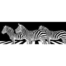 Lade das Bild in den Galerie-Viewer, Leinwandbild Zebras auf Zebrastreifen Panorama
