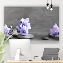 Lade das Bild in den Galerie-Viewer, Aluminiumbild Zen Steine mit Lila Blumen Querformat
